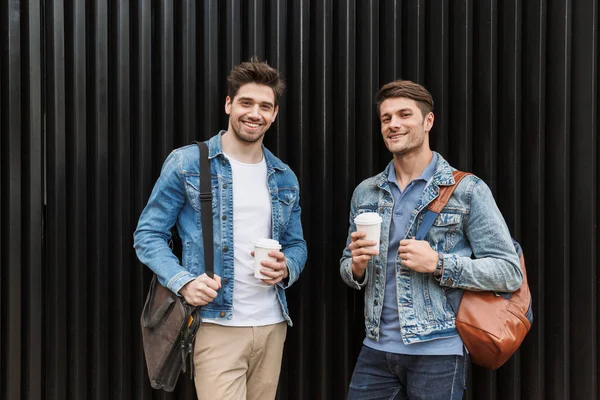 Two smiling young men friends dressed casually — Stock Photo, Image