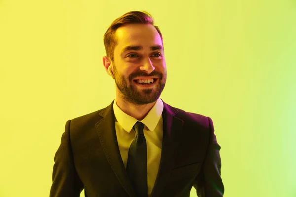 Handsome young businessman wearing formal suit — Stock Photo, Image