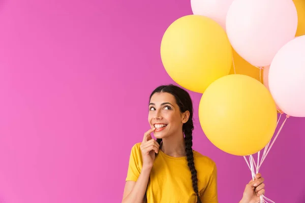 Härlig ung brunett flicka som innehar gäng Luftballonger — Stockfoto