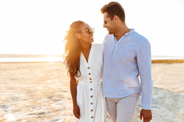 Photo of elegant multiethnic couple smiling and hugging together — Zdjęcie stockowe