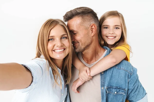 Imagem de mulher de família caucasiana feliz e homem com a menina s — Fotografia de Stock