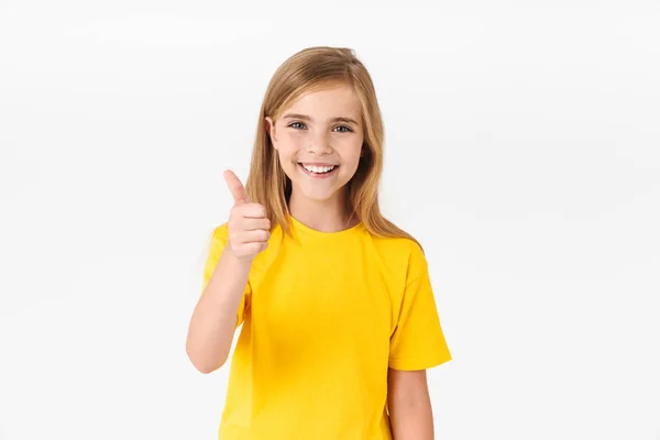 Rahat t-shirt smil giyen mutlu sarışın yaz kız Portresi — Stok fotoğraf