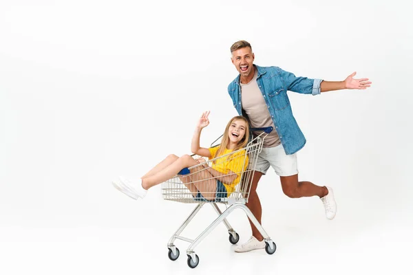 Immagine di bella famiglia padre e figlia divertirsi mentre h — Foto Stock