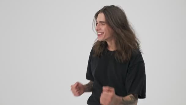 Excited Smiling Young Tattooed Brunette Man Long Hair Black Shirt — Stok video