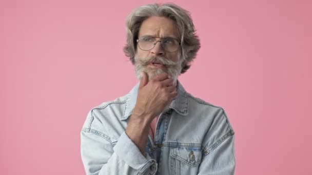 Beautiful Elderly Stylish Bearded Man Gray Hair Denim Jacket Thinking — Stok video