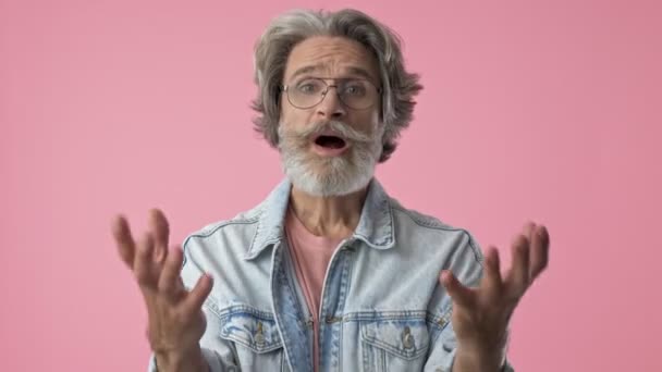 Displeased Elderly Stylish Bearded Man Gray Hair Denim Jacket Disagree — 图库视频影像