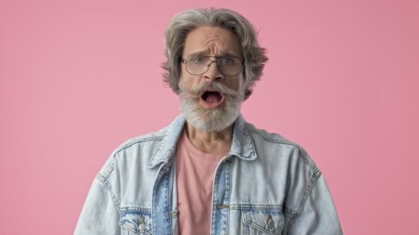 Scared Elderly Stylish Bearded Man Gray Hair Denim Jacket Screaming — 비디오