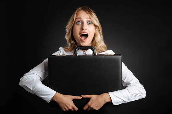 Retrato de una hermosa mujer de negocios rubia — Foto de Stock