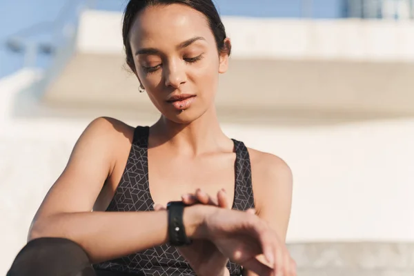 Close up of an attractive fit sportswoman — Stock Photo, Image