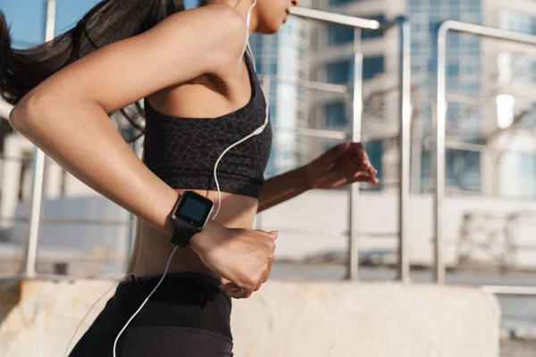 Cropped picture of amazing young strong sports woman — Stock Photo, Image