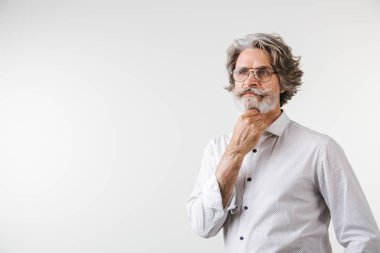 Yakışıklı, olgun bir iş adamının portresi.