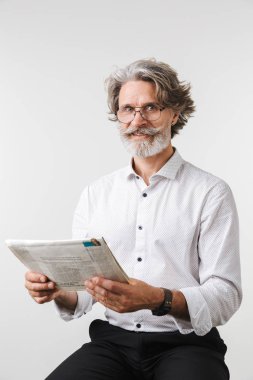 Yakışıklı, olgun bir iş adamının portresi.