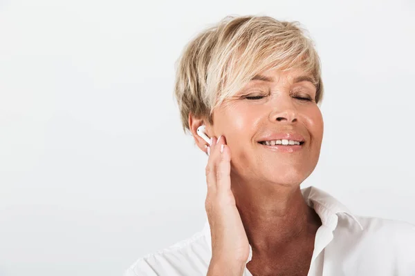 Portrait closeup of happy adult woman with short blond hair wear — 스톡 사진