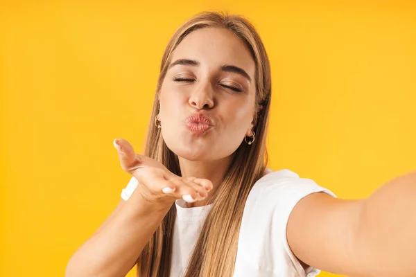 Image of alluring woman blowing air kiss at camera while taking — Stock Photo, Image