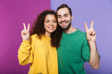 Kafkas kökenli, renkli kadın ve erkeğin portresi. 