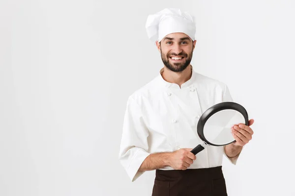 Εικόνα του επαγγελματία επικεφαλής με στολή μάγειρα χαμογελώντας και κρατώντας — Φωτογραφία Αρχείου