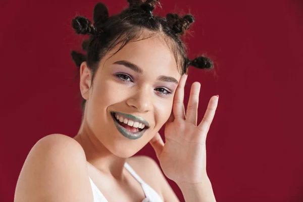 Imagem de menina punk adorável com penteado bizarro e lábios escuros — Fotografia de Stock