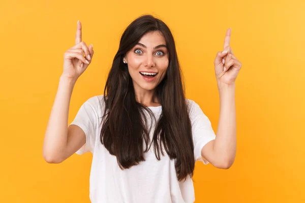 Immagine di bella donna bruna con i capelli lunghi sorridente e poi — Foto Stock