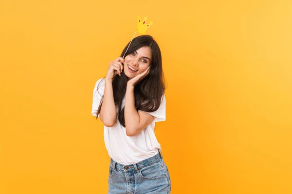 Image of excited brunette woman wearing basic clothes having fun — 스톡 사진