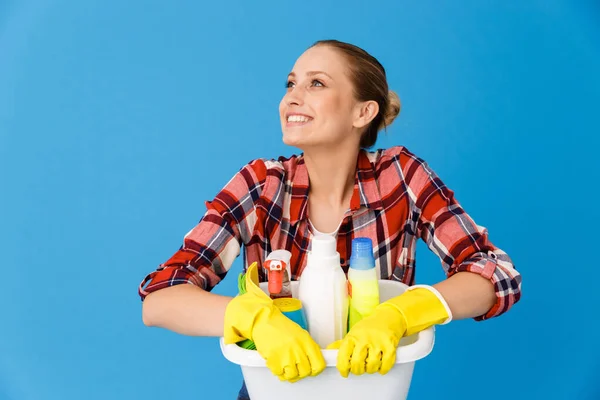 Portrait of content housewife in rubber gloves holding basin wit — Stock Photo, Image