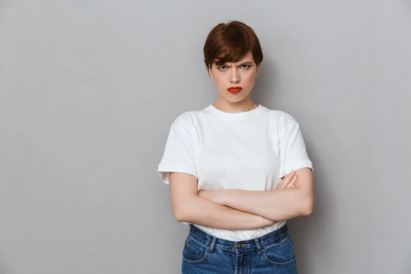 Image of angry brunette woman frowning and standing with arms cr — Stock Photo, Image