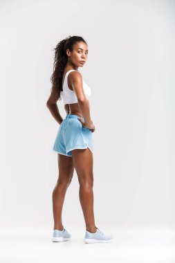 Çekici, sağlıklı bir Afrikalı sporcunun boyu kadar.