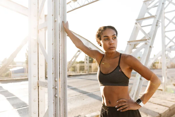 Photo of african american woman looking aside while working out — Stock Photo, Image