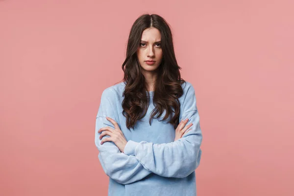 Imagen Mujer Morena Disgustada Vistiendo Camisa Casual Frunciendo Ceño Pie — Foto de Stock