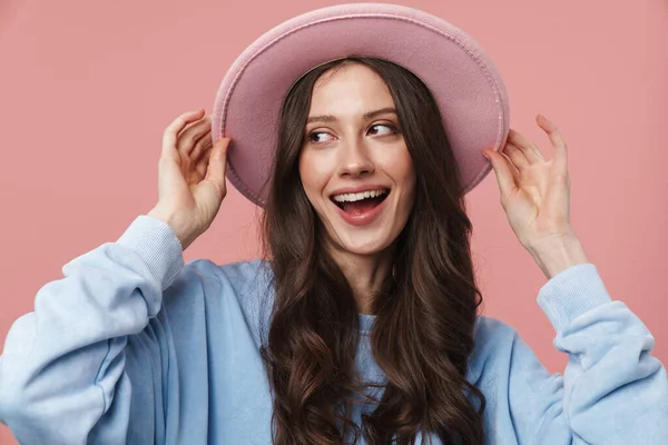 Porträt Eines Hübschen Fröhlichen Mädchens Mit Langen Lockigen Brünetten Haaren — Stockfoto