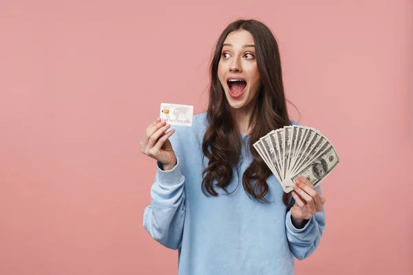 Imagen Una Atractiva Joven Con Cabello Castaño Largo Sosteniendo Billetes — Foto de Stock