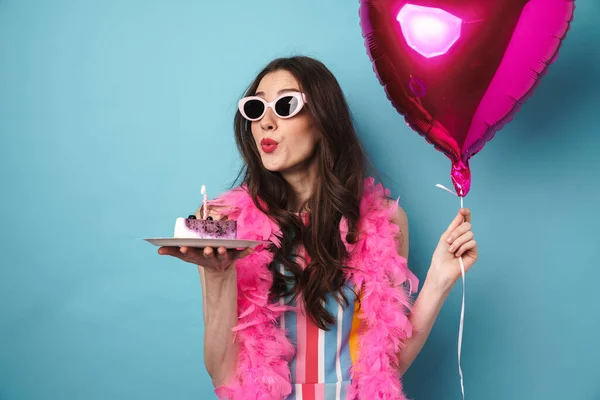 Photo Happy Young Woman Sunglasses Posing Balloon Cake Isolated Blue — Stock Photo, Image