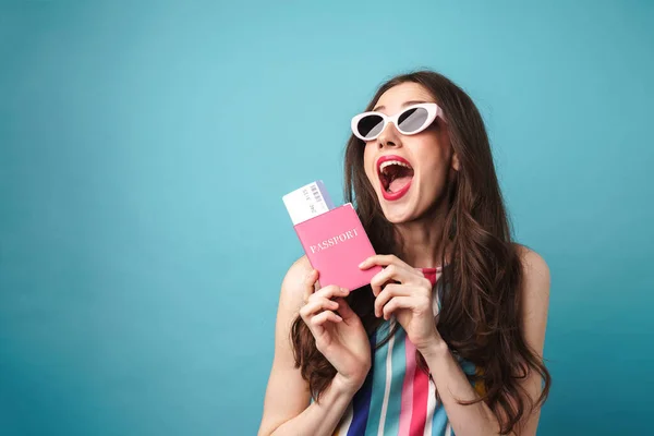 Photo Astonished Young Woman Sunglasses Posing Passport Tickets Isolated Blue — Stock Photo, Image