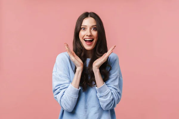 Imagem Jovem Atraente Com Cabelos Castanhos Longos Sorrindo Levantando Mãos — Fotografia de Stock