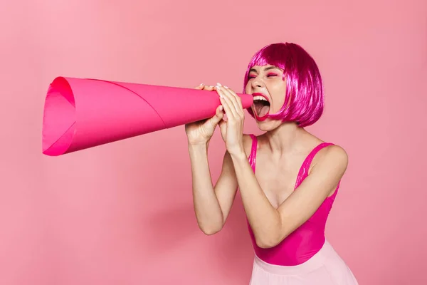 Image Excited Young Woman Wig Screaming Loudspeaker Isolated Pink Background — Stock Photo, Image