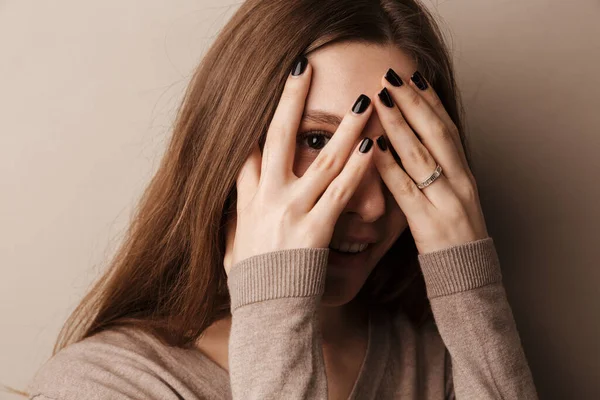 Photo Young Happy Woman Smiling Covering Her Eyes Isolated Grey — Stock Photo, Image