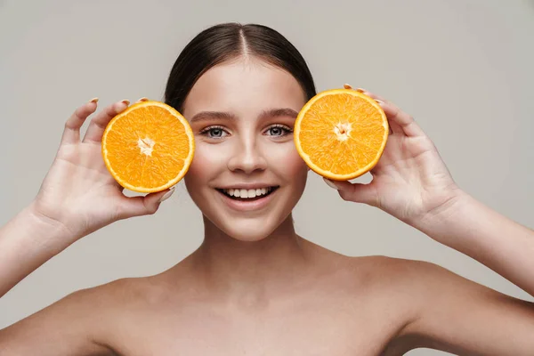 Imagen Alegre Agradable Mujer Sin Camisa Sonriendo Mientras Posa Con — Foto de Stock