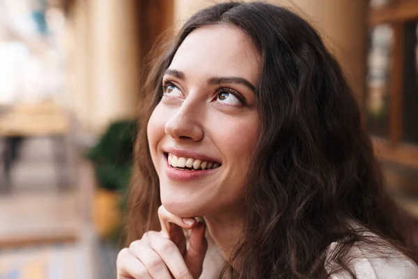 Image Closeup Joyful Brunette Woman Looking Aside Smiling While Sitting — Stock Photo, Image