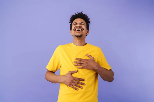 Foto Van Vrolijke Afrikaans Amerikaanse Man Poseren Lachen Camera Geïsoleerd — Stockfoto