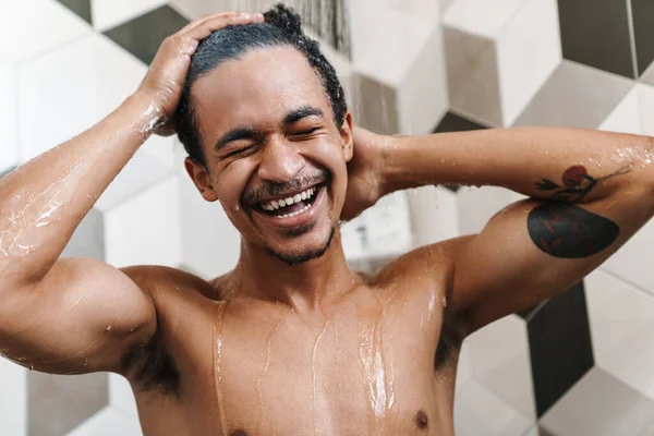 Photo Cheerful Half Naked African American Man Smiling While Taking — Stock Photo, Image