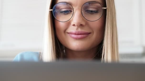 Close View Smiling Young Blonde Woman Wearing Glasses Using Her — Stock Video