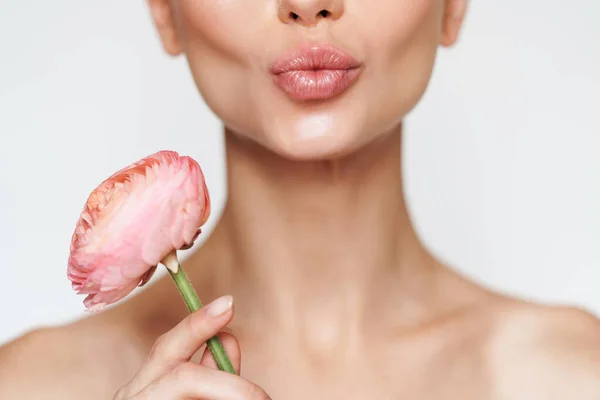 Cropped Image Shirtless Woman Holding Flower Making Kiss Lips Isolated — Stock Photo, Image
