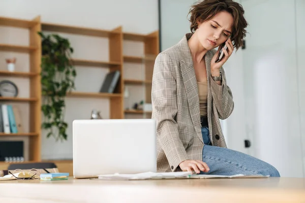 Attractive Confident Young Businesswoman Wearing Jacket Talking Mobile Phone While — Stock Photo, Image