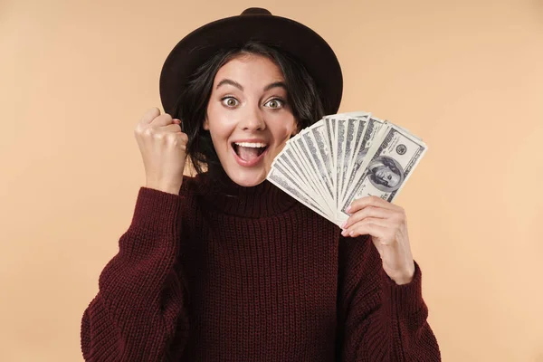 Photo Young Happy Brunette Woman Isolated Beige Wall Background Holding — Stock Photo, Image