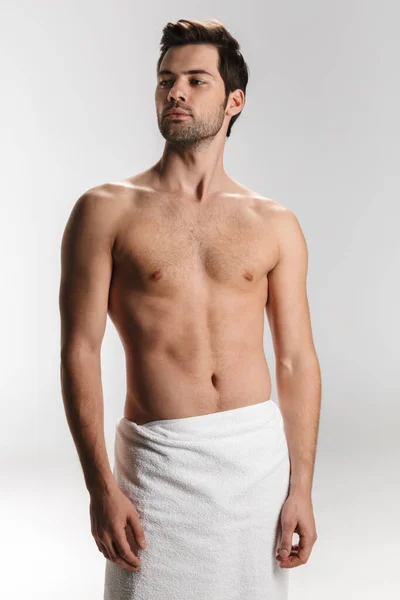 Photo Athletic Half Naked Man Bath Towel Posing Looking Aside — Stock Photo, Image