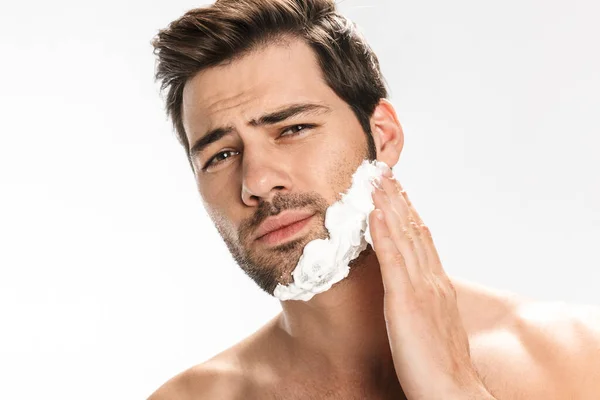 Photo Brutal Half Naked Man Applying Shaving Foam His Face — Stock Photo, Image