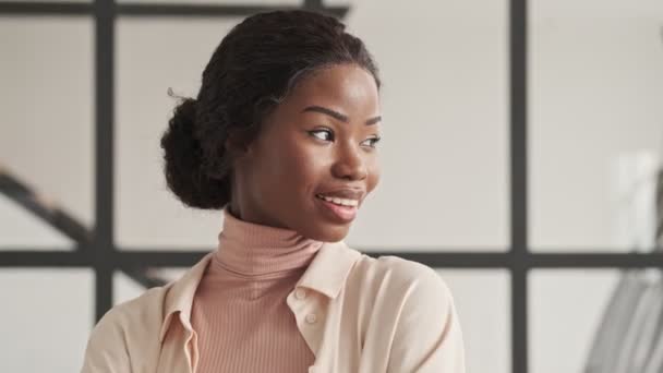 Beautiful Young African Woman Posing Camera While Standing Home — Stock Video