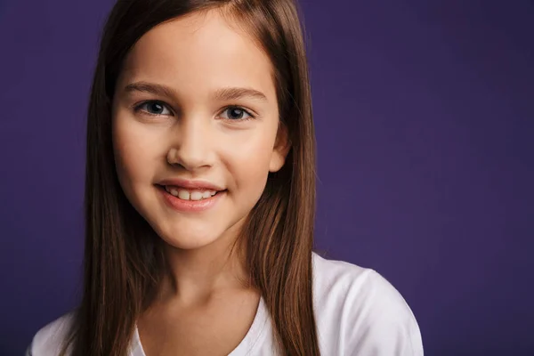 Foto Menina Bonita Alegre Sorrindo Olhando Para Câmera Isolada Sobre — Fotografia de Stock