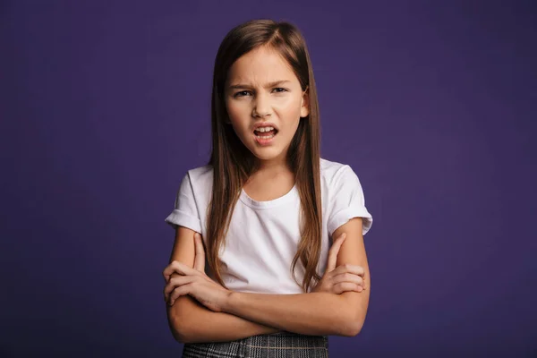 Foto Menina Bonita Irritada Gritando Segurando Mãos Cruzadas Isolado Sobre — Fotografia de Stock