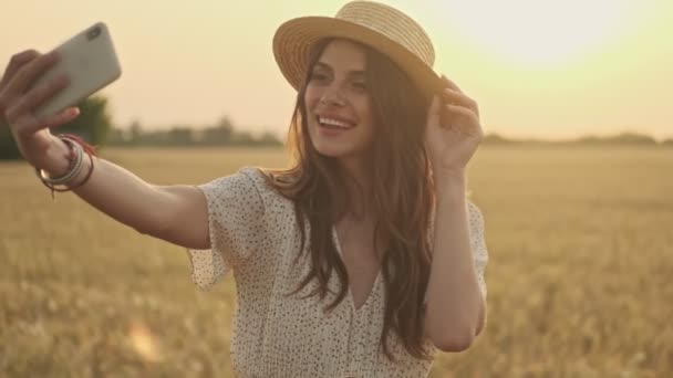 Happy Pretty Woman Wearing Dress Stylish Hat Making Selfie Smartphone — Stock Video