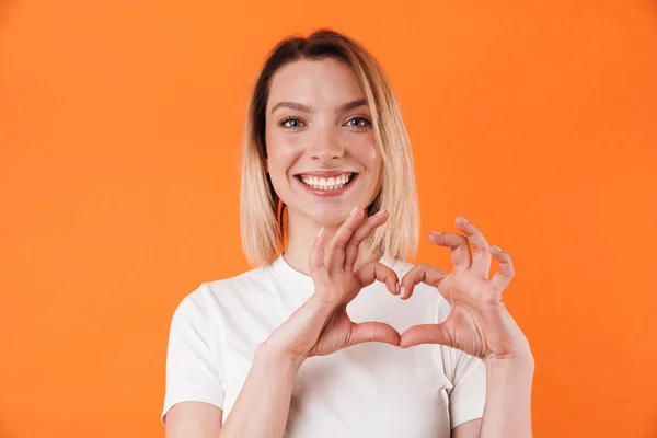 Immagine Bella Donna Compiaciuta Sorridente Fare Gesto Del Cuore Con — Foto Stock